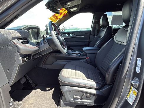 Used 2025 Ford Explorer ST-Line w/ ST-Line Street Pack AWD/4WD image 28