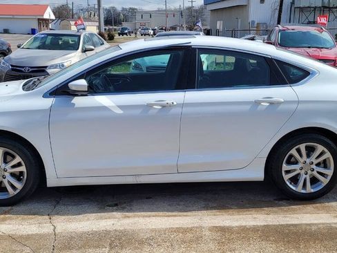Used 2015 Chrysler 200 Limited w/ Convenience Group FWD image 2
