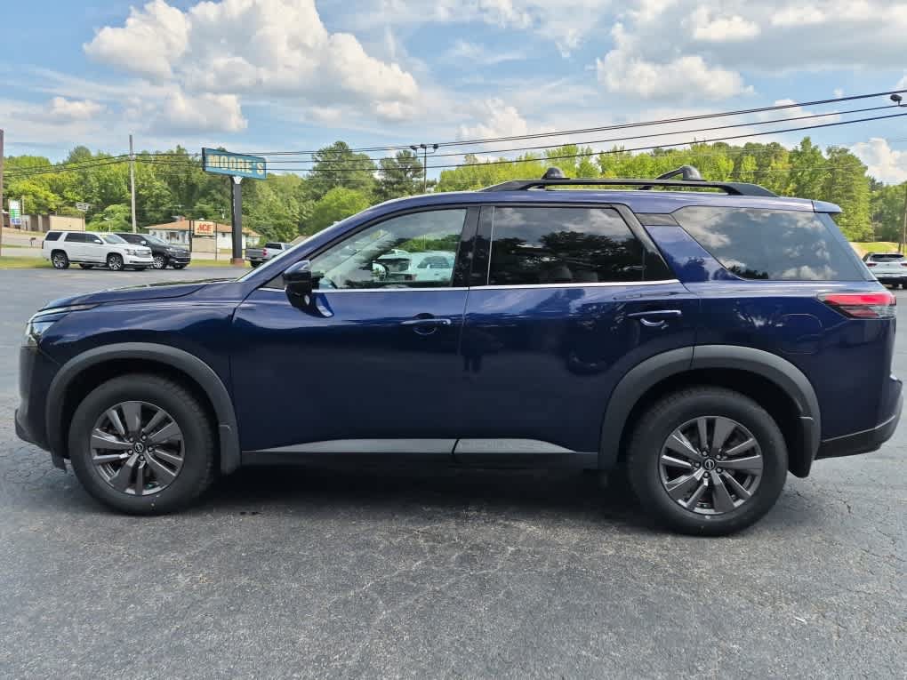 Used 2023 Nissan Pathfinder SV w/ Cargo Package AWD/4WD image 4