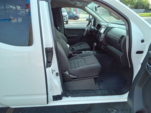 Used 2019 Nissan Frontier SV AWD/4WD image 4