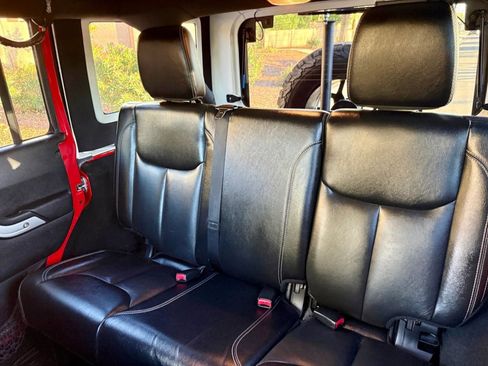 Used 2016 Jeep Wrangler Unlimited Rubicon image 19