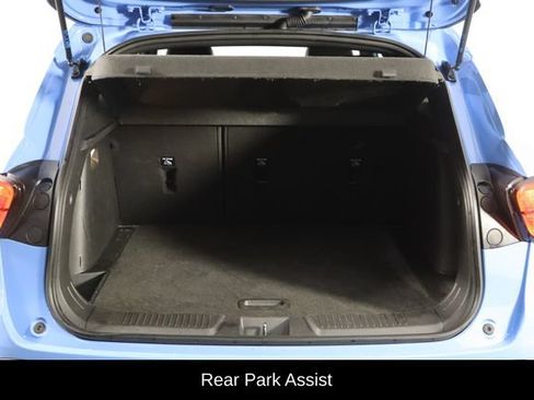 Used 2024 Chevrolet Trax RS w/ Sunroof Package FWD image 17