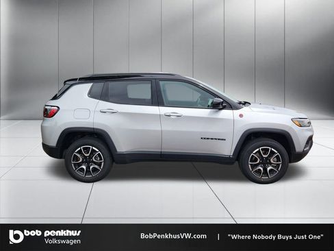 Used 2024 Jeep Compass Trailhawk AWD/4WD image 24