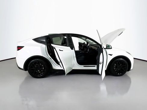 Used 2025 Tesla Model Y Long Range image 36
