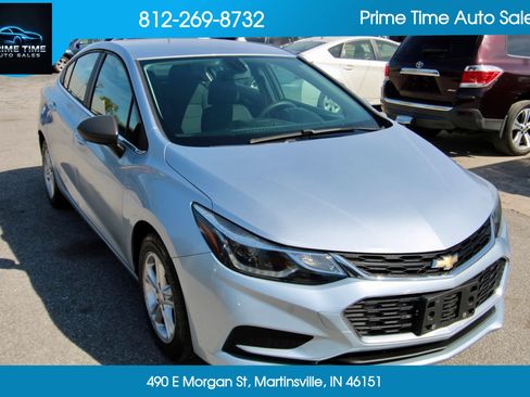 Used 2017 Chevrolet Cruze LT image 9