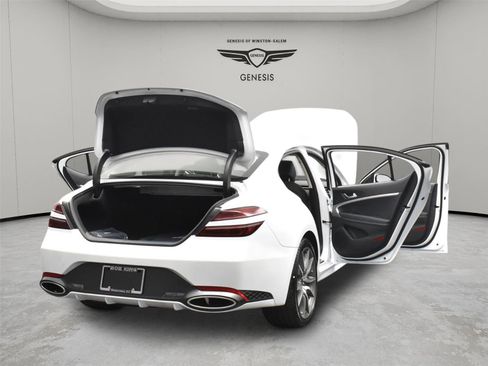 Used 2025 Genesis G70 2.5T RWD image 19