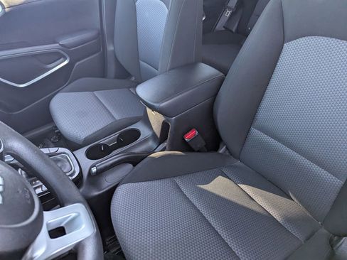 Used 2023 Kia Soul S FWD image 18