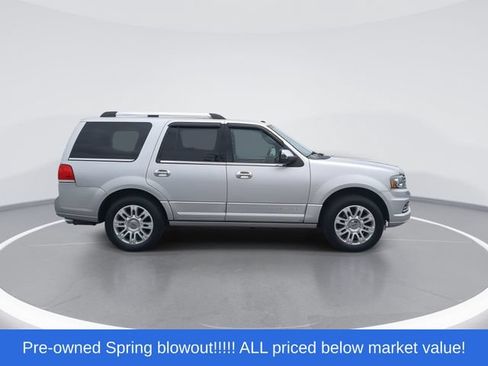 Used 2016 Lincoln Navigator Select AWD/4WD image 9