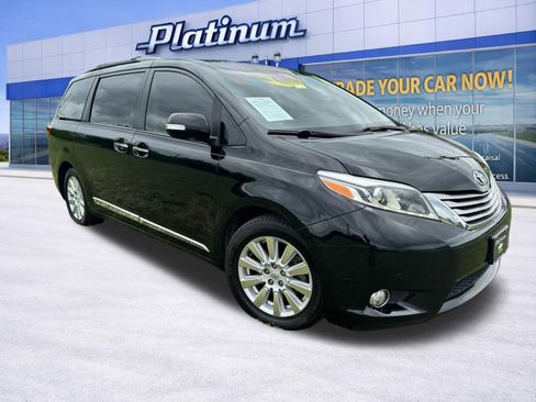 Used 2017 Toyota Sienna Limited image 1