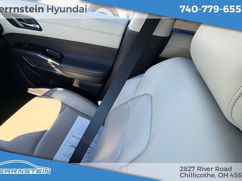 Used 2024 Nissan Pathfinder SL w/ Black Appearance Package AWD/4WD image 11