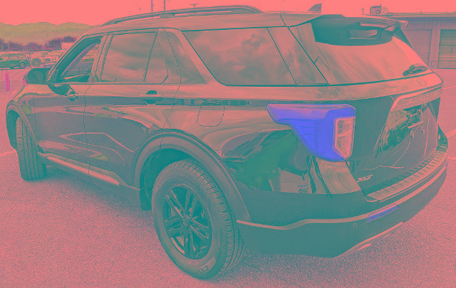 Certified 2023 Ford Explorer XLT w/ Equipment Group 202A AWD/4WD image 4