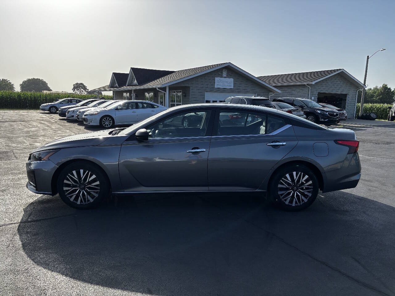 Used 2024 Nissan Altima 2.5 SV FWD image 6