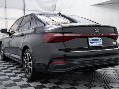 Used 2025 Volkswagen Jetta SE FWD image 5
