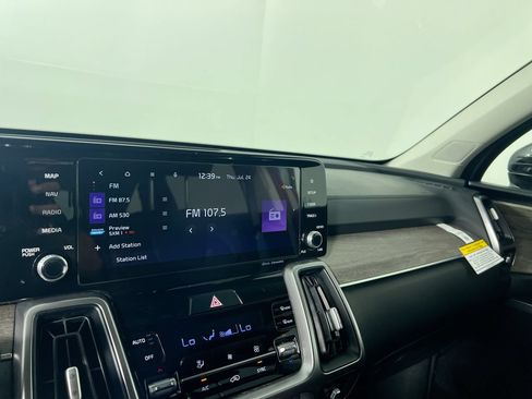 Used 2022 Kia Sorento EX w/ Panoramic Sunroof Package FWD image 25