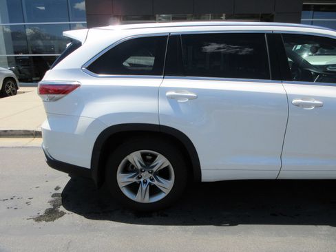 Used 2016 Toyota Highlander Limited Platinum AWD/4WD image 11