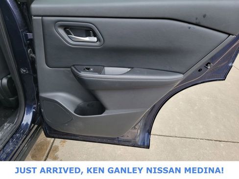 Used 2025 Nissan Rogue SV image 19