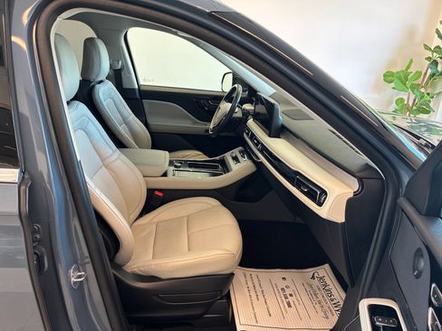 Certified 2025 Lincoln Aviator Reserve AWD/4WD image 6