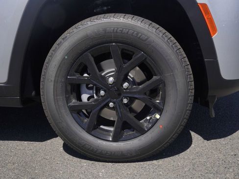 New 2026 Jeep Grand Cherokee Altitude image 10