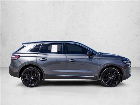 Used 2022 Lincoln Nautilus Reserve w/ Monochromatic Package AWD/4WD image 4