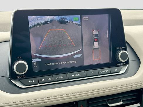 Used 2023 Nissan Rogue SL image 11