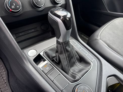 Certified 2022 Volkswagen Taos SE AWD/4WD image 16