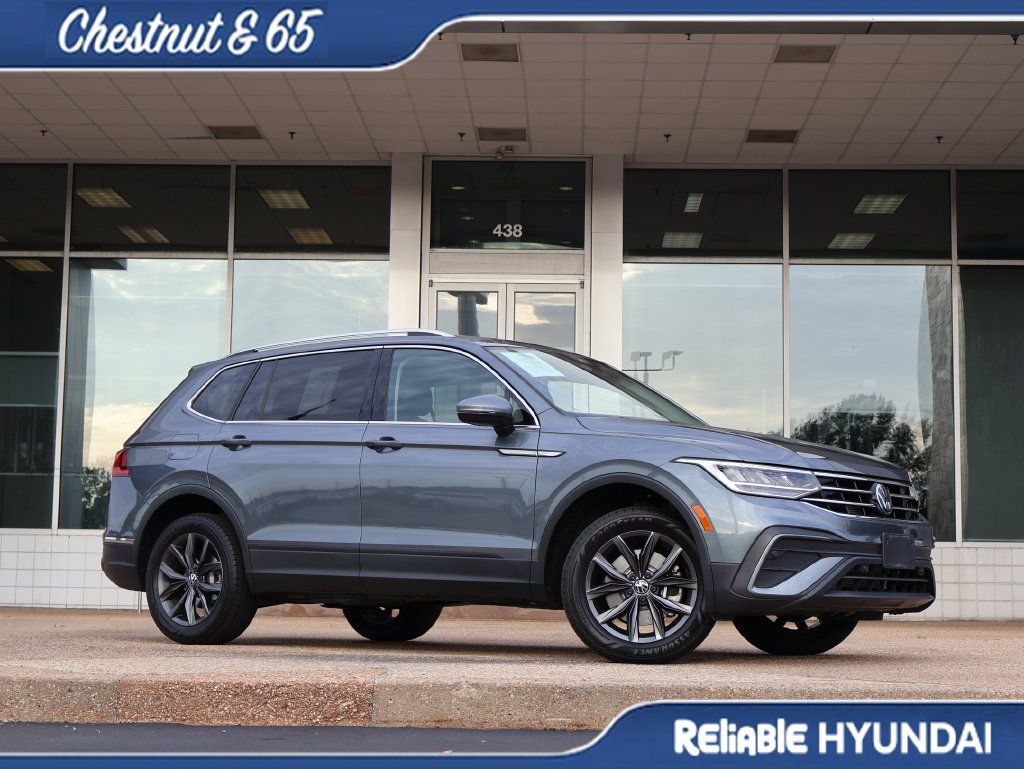 Used 2023 Volkswagen Tiguan SE FWD image 2