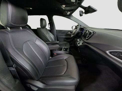 Used 2025 Chrysler Pacifica Select FWD image 31