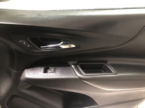 Used 2019 Chevrolet Equinox LT w/ Sun & Navigation Package image 16