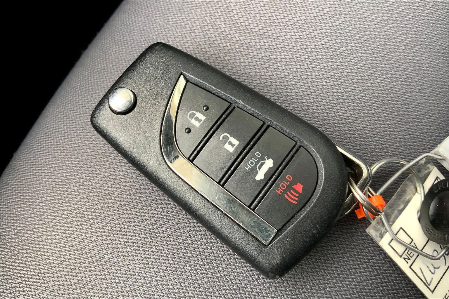 Used 2020 Toyota Camry LE FWD image 15
