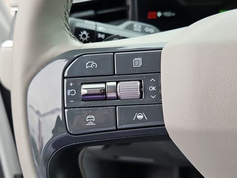 Used 2024 Kia EV9 Land w/ Towing Package image 23