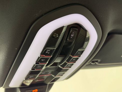 Certified 2026 Porsche Macan AWD/4WD image 20