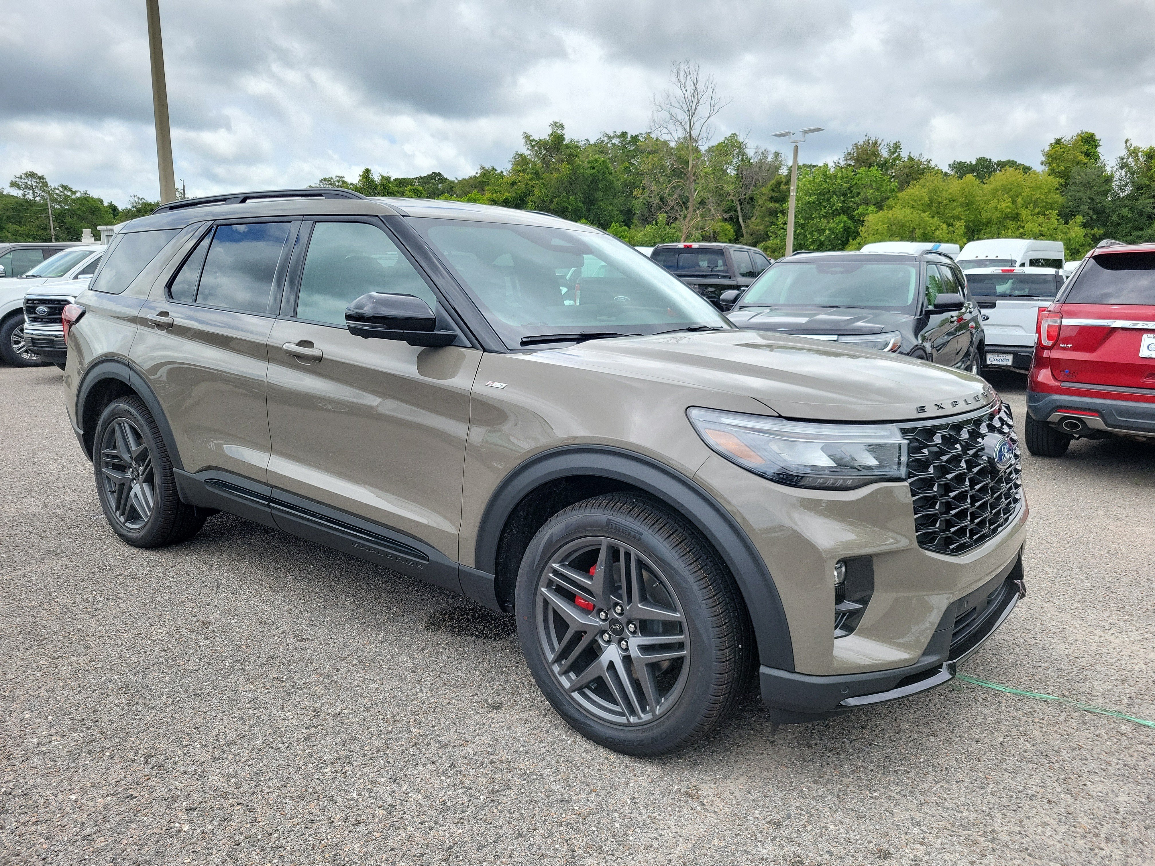 New 2026 Ford Explorer ST-Line w/ ST-Line Street Pack RWD image 4