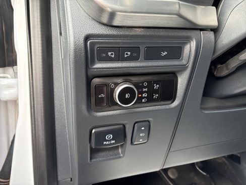 Used 2023 Ford F150 Lariat w/ Trailer Tow Package image 27