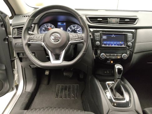 Used 2018 Nissan Rogue SV image 22
