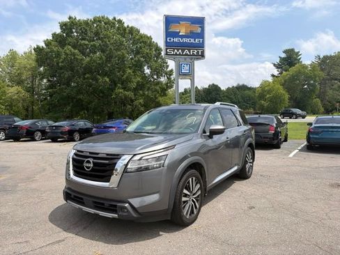 Used 2022 Nissan Pathfinder Platinum w/ Cargo Package AWD/4WD image 7