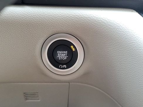 Used 2024 Chrysler Pacifica Touring-L FWD image 24