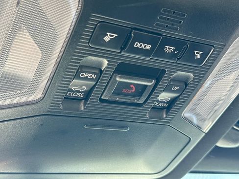 Used 2021 Toyota RAV4 SE image 33