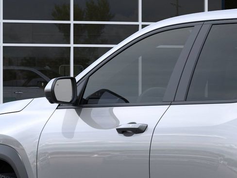 New 2027 Chevrolet Equinox LT w/ Convenience Package II FWD image 12