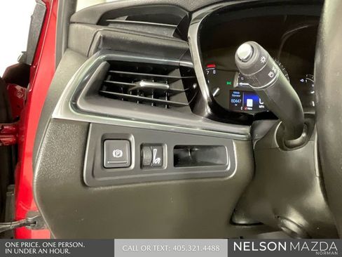 Used 2019 Cadillac XT5 Premium Luxury FWD image 36