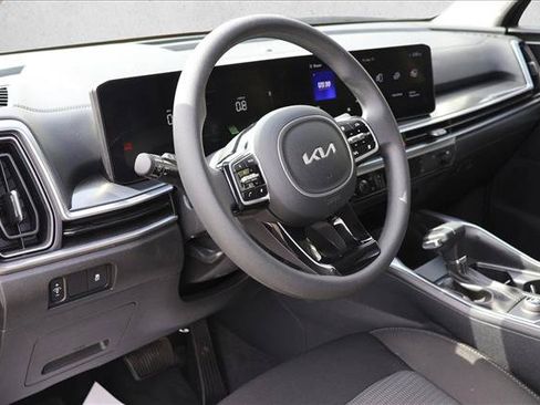 Used 2025 Kia Sorento LX FWD image 10