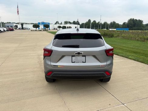 Used 2025 Chevrolet Trax RS w/ Sunroof Package FWD image 5