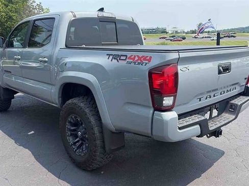 Used 2019 Toyota Tacoma TRD Sport AWD/4WD image 4