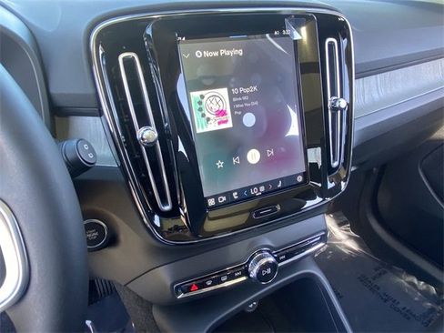 New 2025 Volvo XC40 B5 Core w/ Protection Package Premier image 22