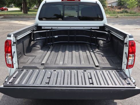 Used 2017 Nissan Frontier SV w/ SV Value Truck Package AWD/4WD image 14
