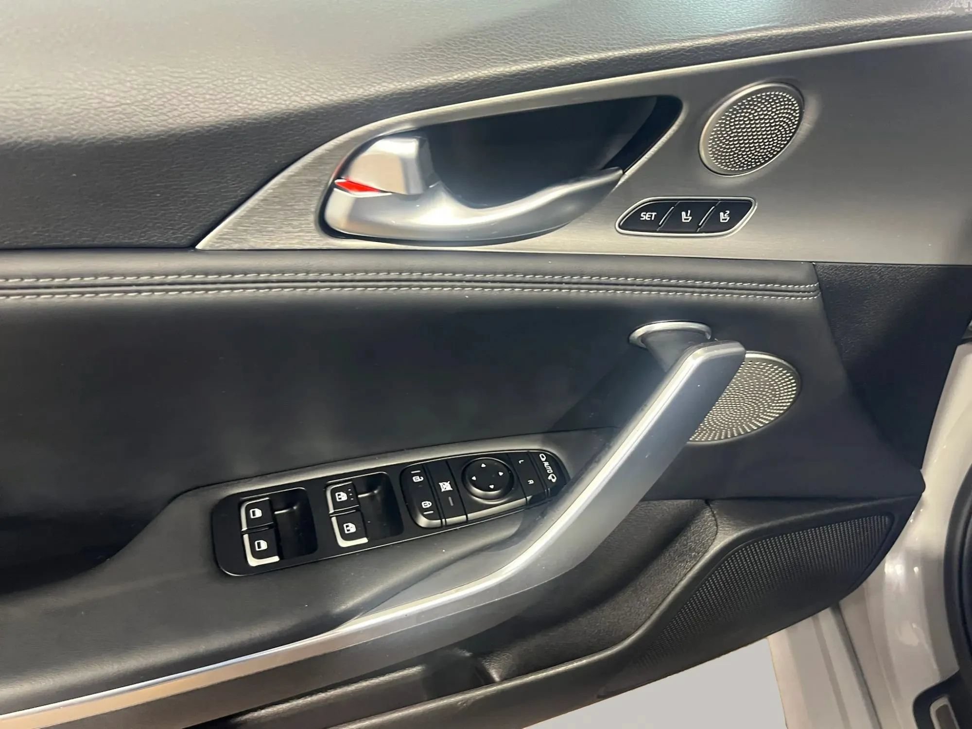 Used 2020 Kia Stinger GT1 AWD/4WD image 13