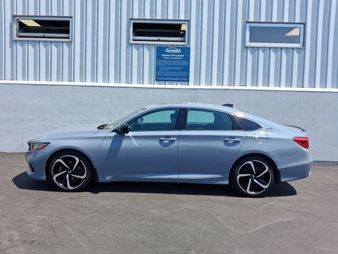 Used 2022 Honda Accord Sport image 2