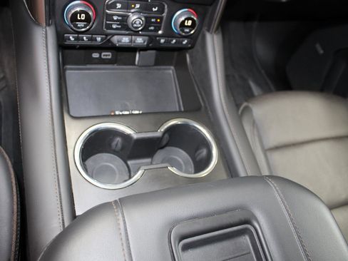 Used 2024 Chevrolet Tahoe High Country image 43