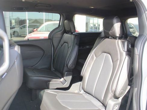 New 2026 Chrysler Pacifica Select image 31