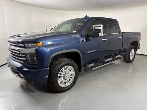 Used 2022 Chevrolet Silverado 2500 High Country w/ Z71 Off-Road Package image 5