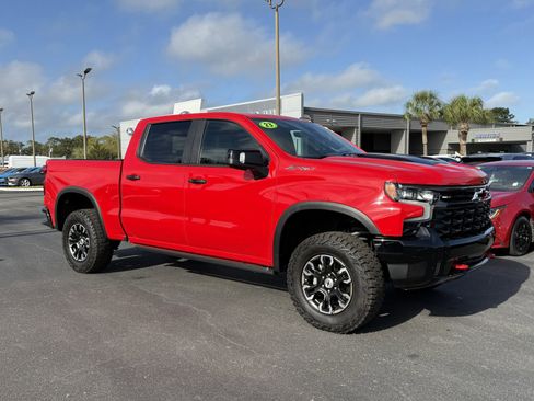 Used 2023 Chevrolet Silverado 1500 ZR2 w/ Technology Package image 2